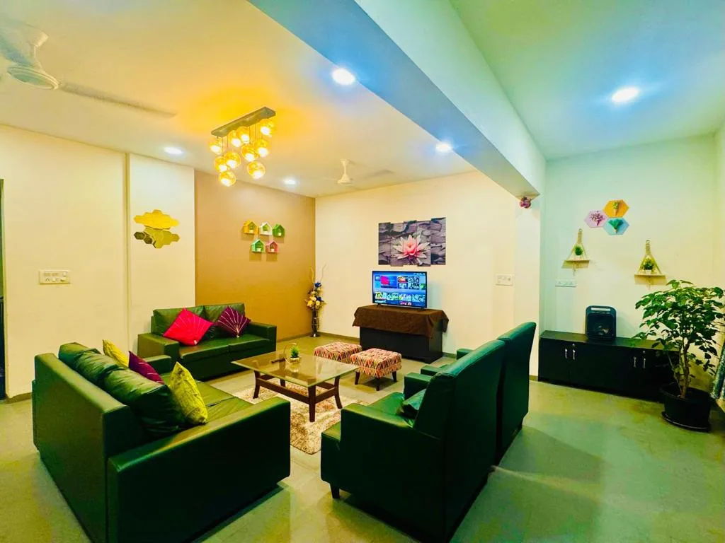 Villa in Lonavala with Infinity Pool & Pet Freindly