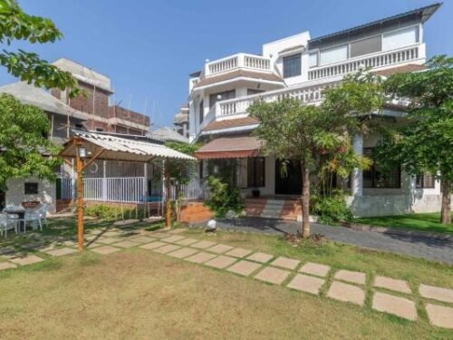 villa in Lonavala with private swimming pool