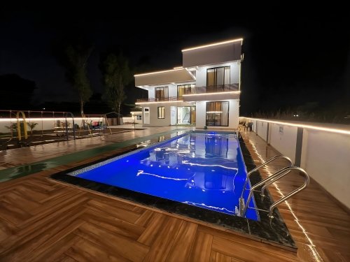 6bhk-casa-noor-villa-in-lonavala-with-cricket-turf