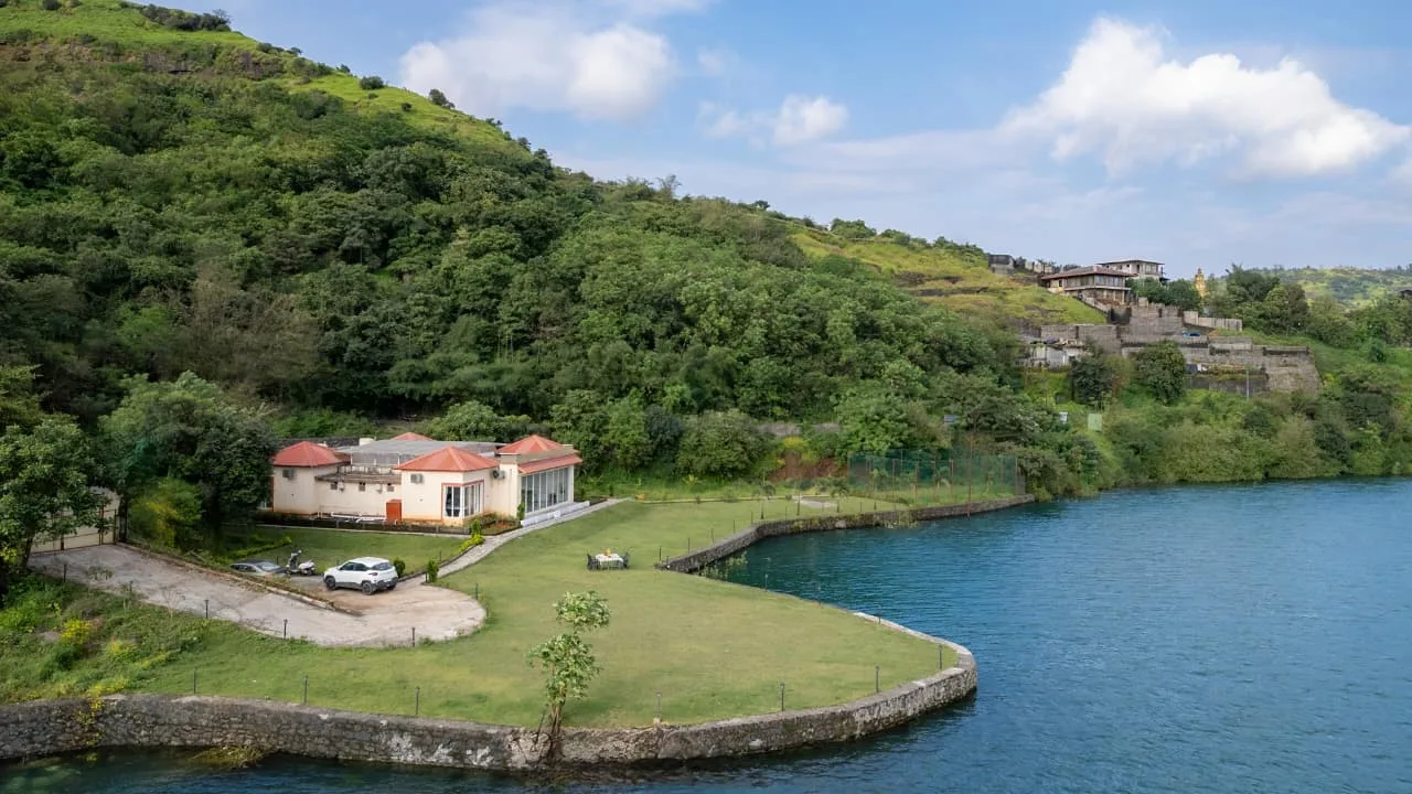 Villa in Pawna with Turf and Lake View